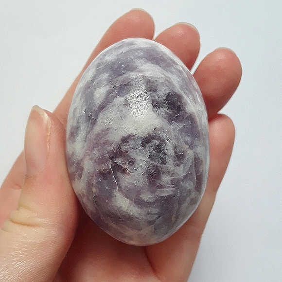 Lepidolite Palm Stone - Picture 4 of 4